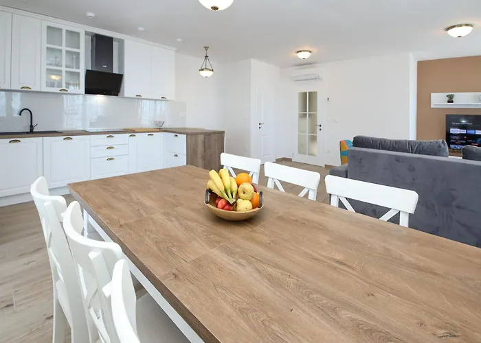 Bellevue By Interhome בית נופש מאקרסקה